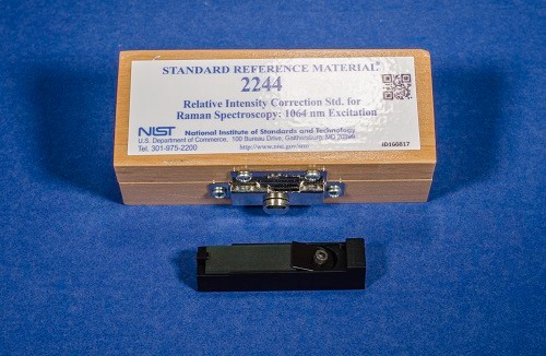 SRM 2244 - 拉曼光譜的相對強度校正標準：1064 nm激發